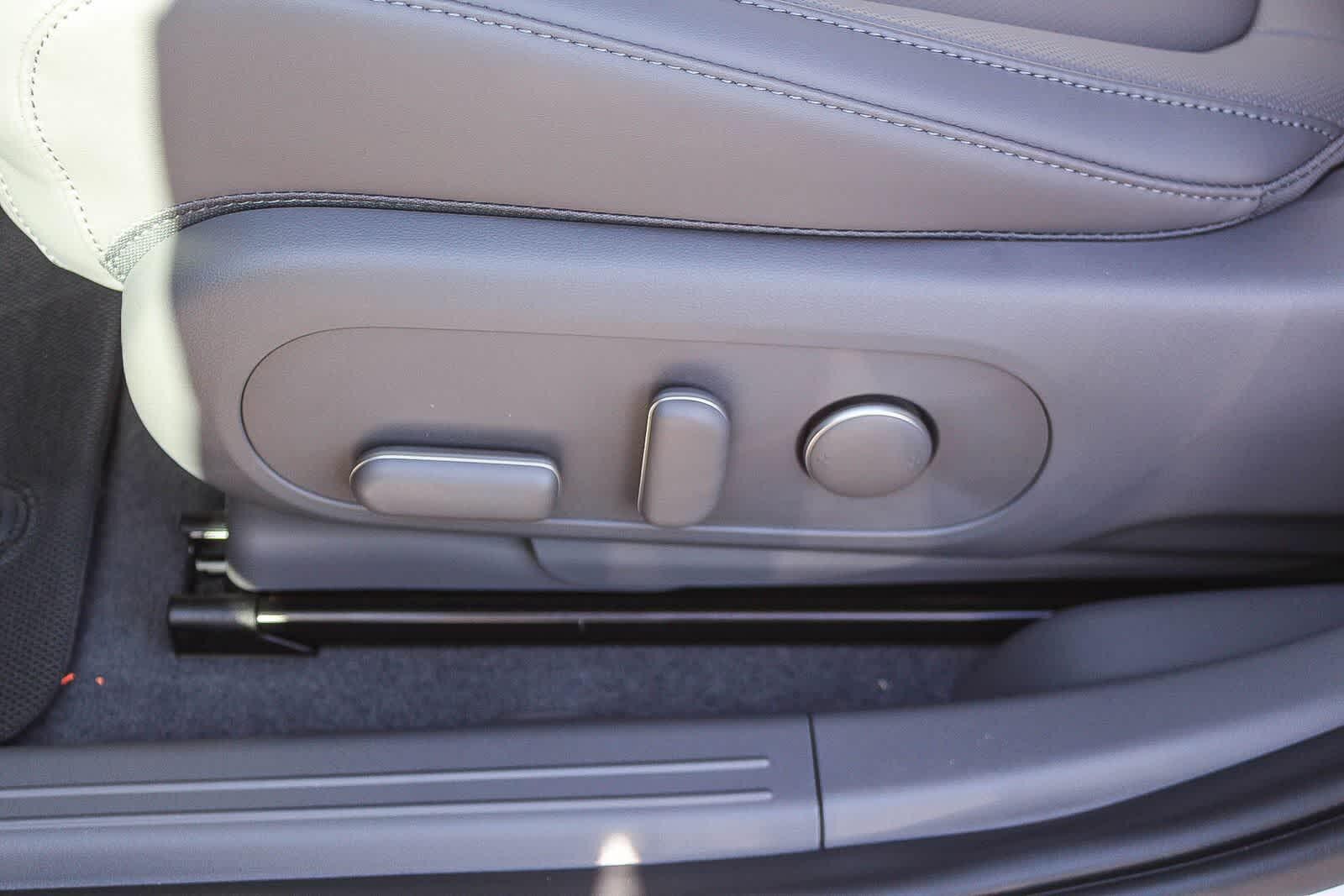 Thumbnail: 2026 Hyundai Ioniq 5 - 28