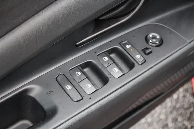 2025 Hyundai Elantra SE 22