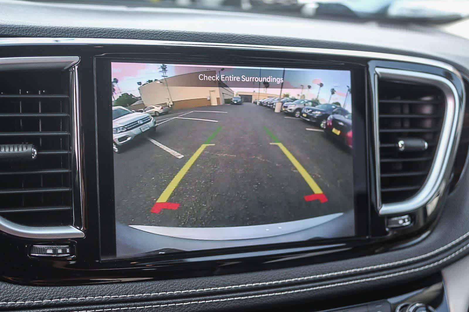 Thumbnail: 2023 Chrysler Pacifica - 35