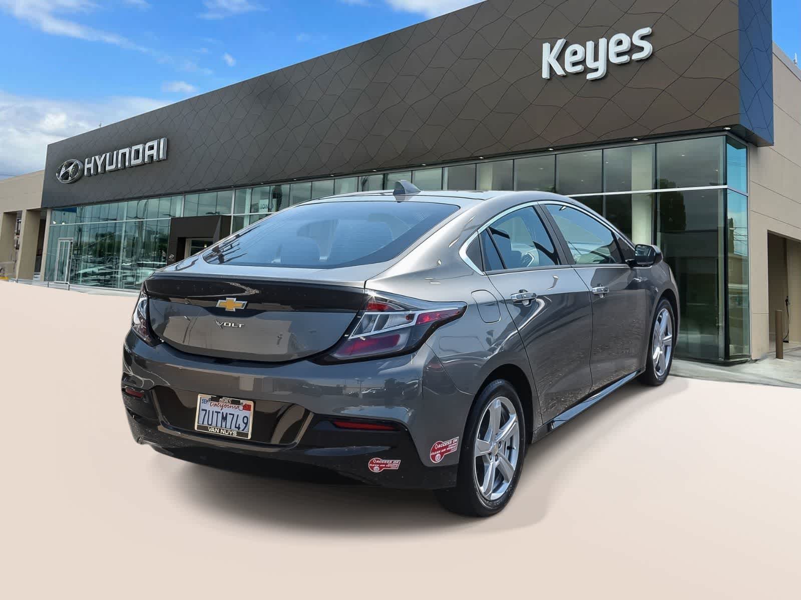 Thumbnail: 2017 Chevrolet Volt - 4