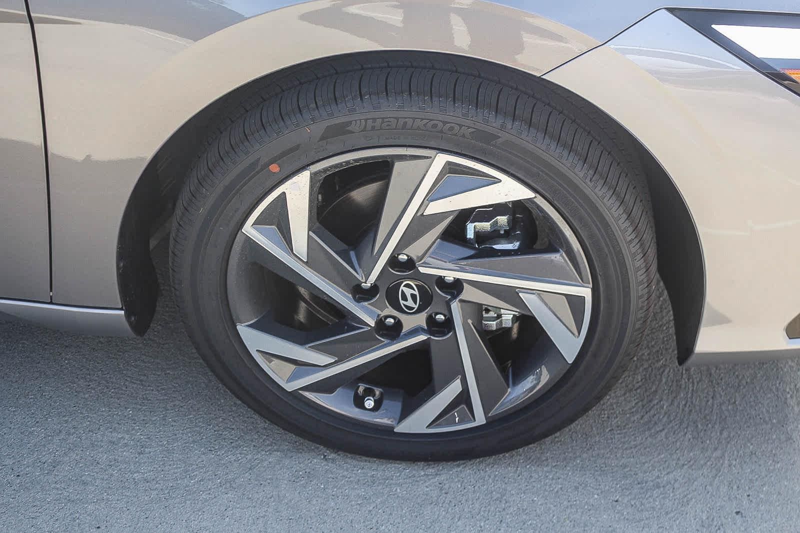 2026 Hyundai Elantra Limited - Photo 12