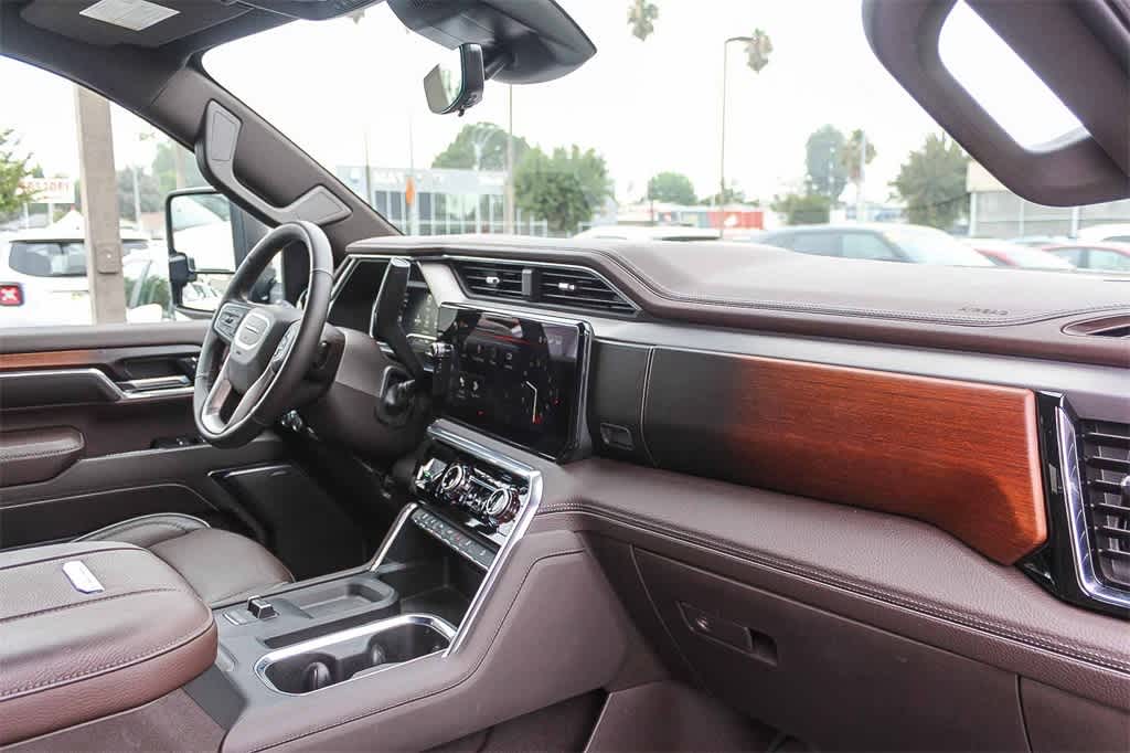 Thumbnail: 2024 GMC Sierra 2500 - 19