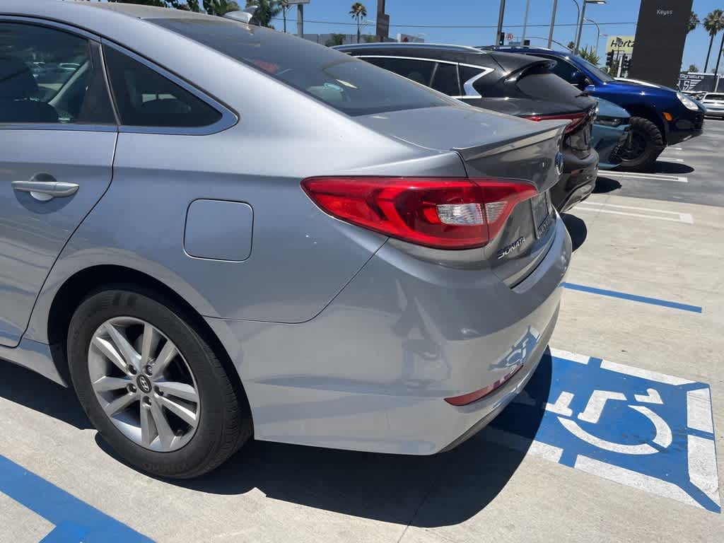 Thumbnail: 2016 Hyundai Sonata - 10