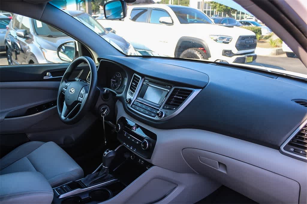 Thumbnail: 2016 Hyundai Tucson - 16