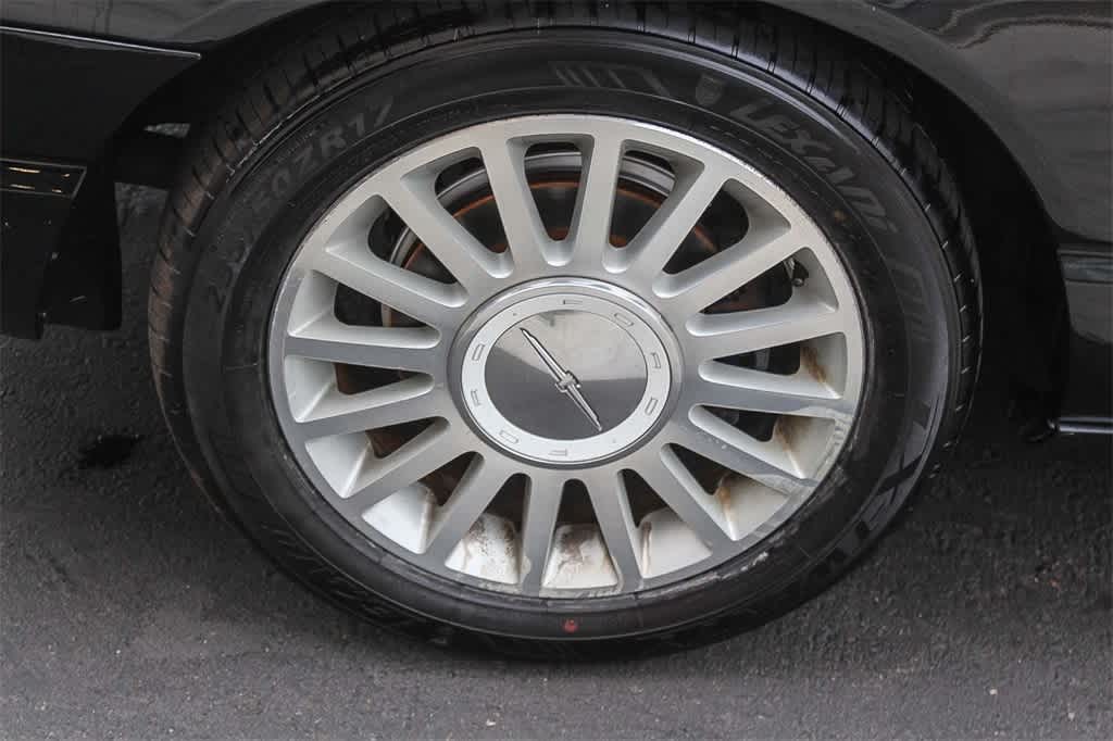 Thumbnail: 2005 Ford Thunderbird - 8