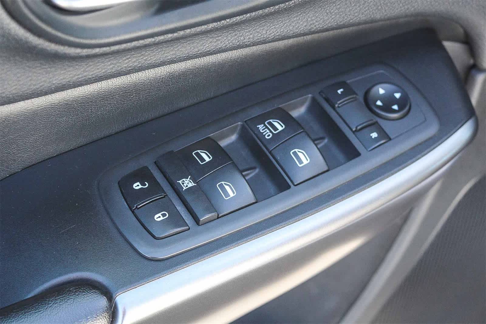 Thumbnail: 2019 Jeep Cherokee - 27