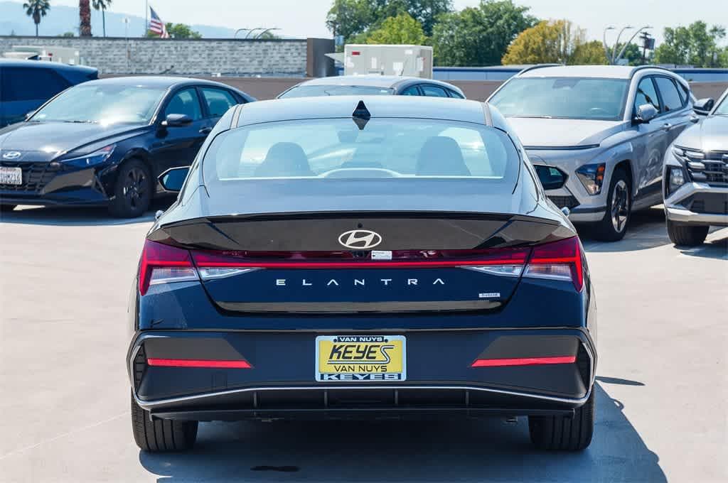 Thumbnail: 2025 Hyundai Elantra - 4
