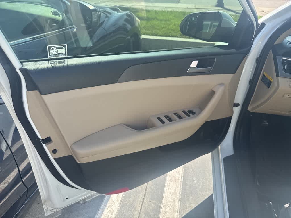 Thumbnail: 2016 Hyundai Sonata - 3