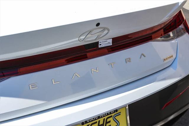 2025 Hyundai Elantra Blue 12