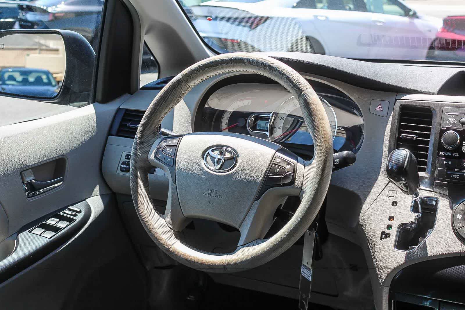 Thumbnail: 2011 Toyota Sienna - 17