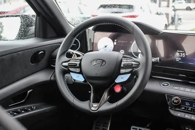 2025 Hyundai Elantra SE 17