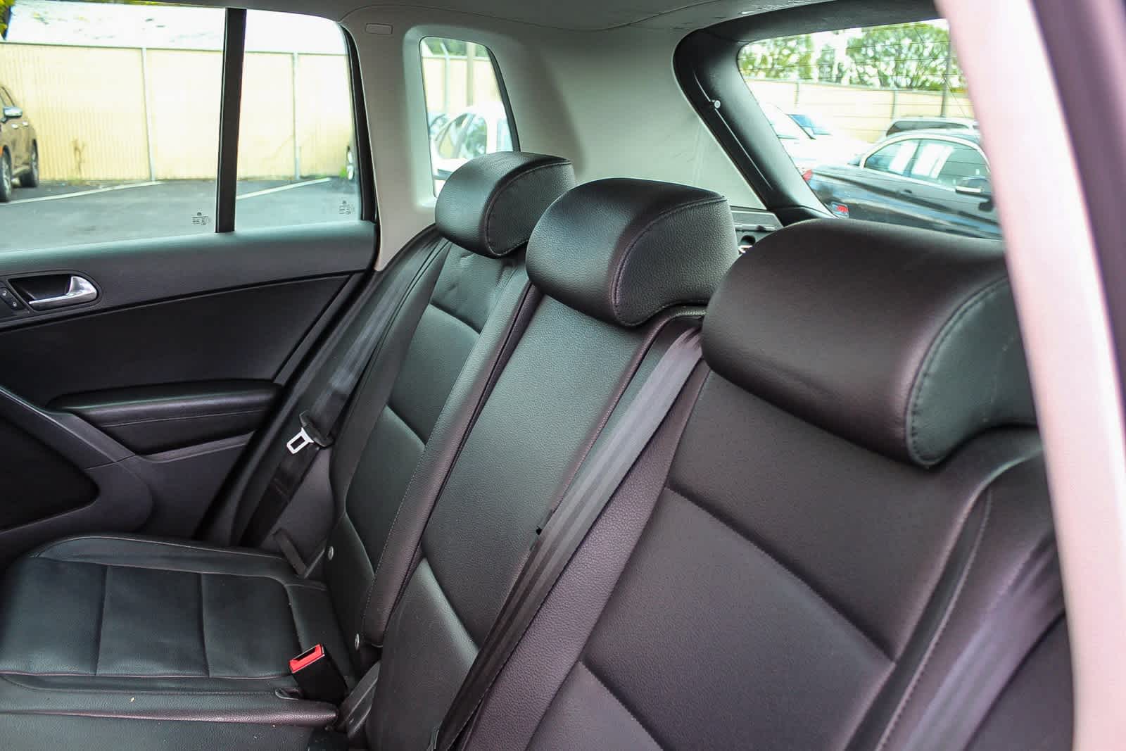 Thumbnail: 2011 Volkswagen Tiguan - 26