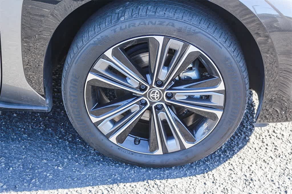 Thumbnail: 2023 Toyota bZ4X - 14