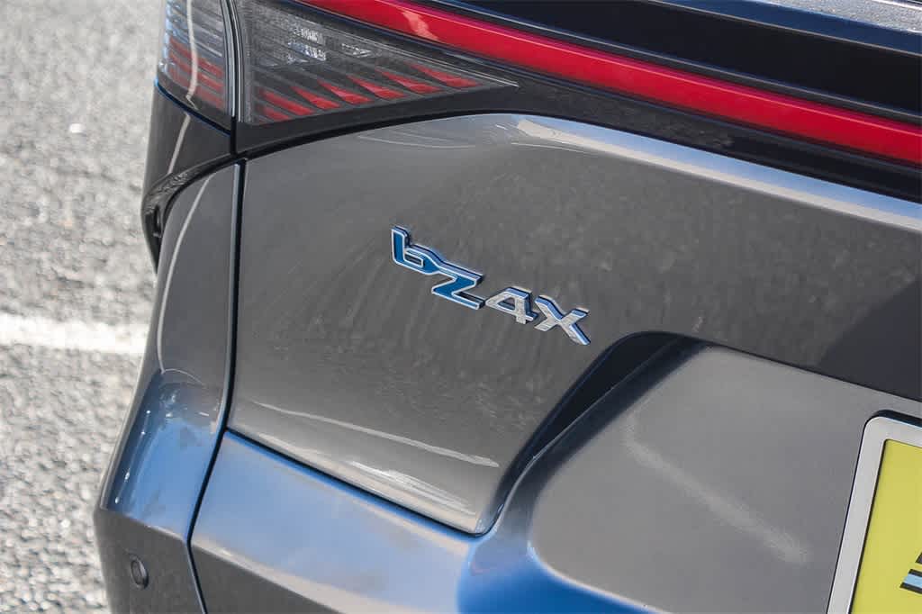 Thumbnail: 2023 Toyota bZ4X - 9