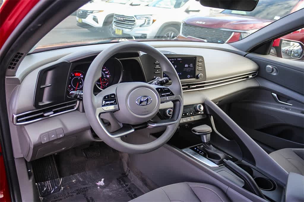 Thumbnail: 2023 Hyundai Elantra - 17