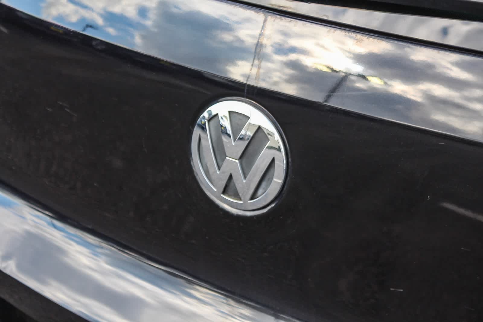 Thumbnail: 2011 Volkswagen Tiguan - 11