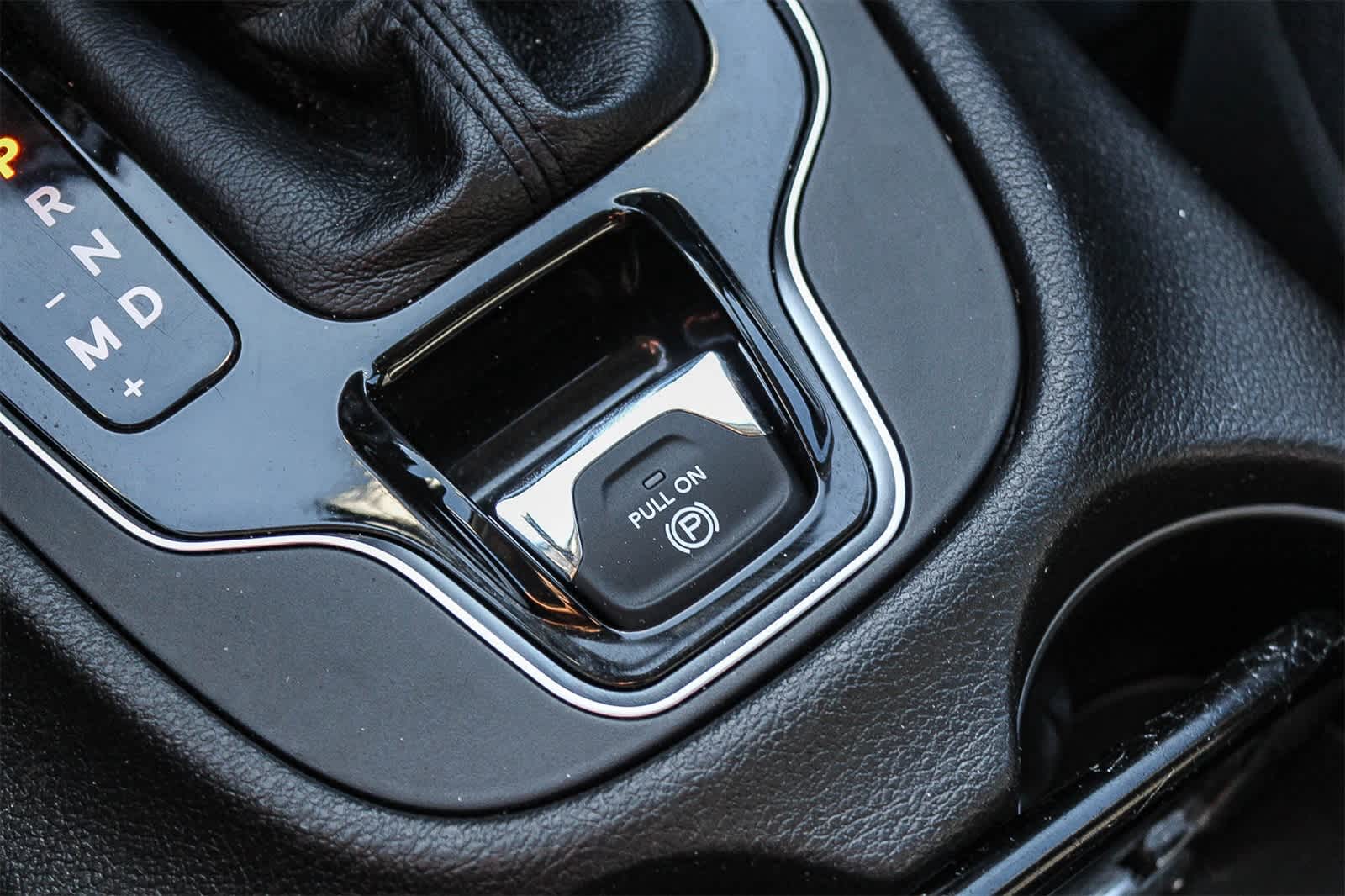 Thumbnail: 2019 Jeep Cherokee - 32