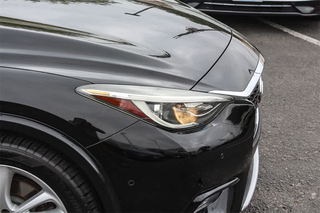 Thumbnail: 2017 INFINITI QX30 - 10
