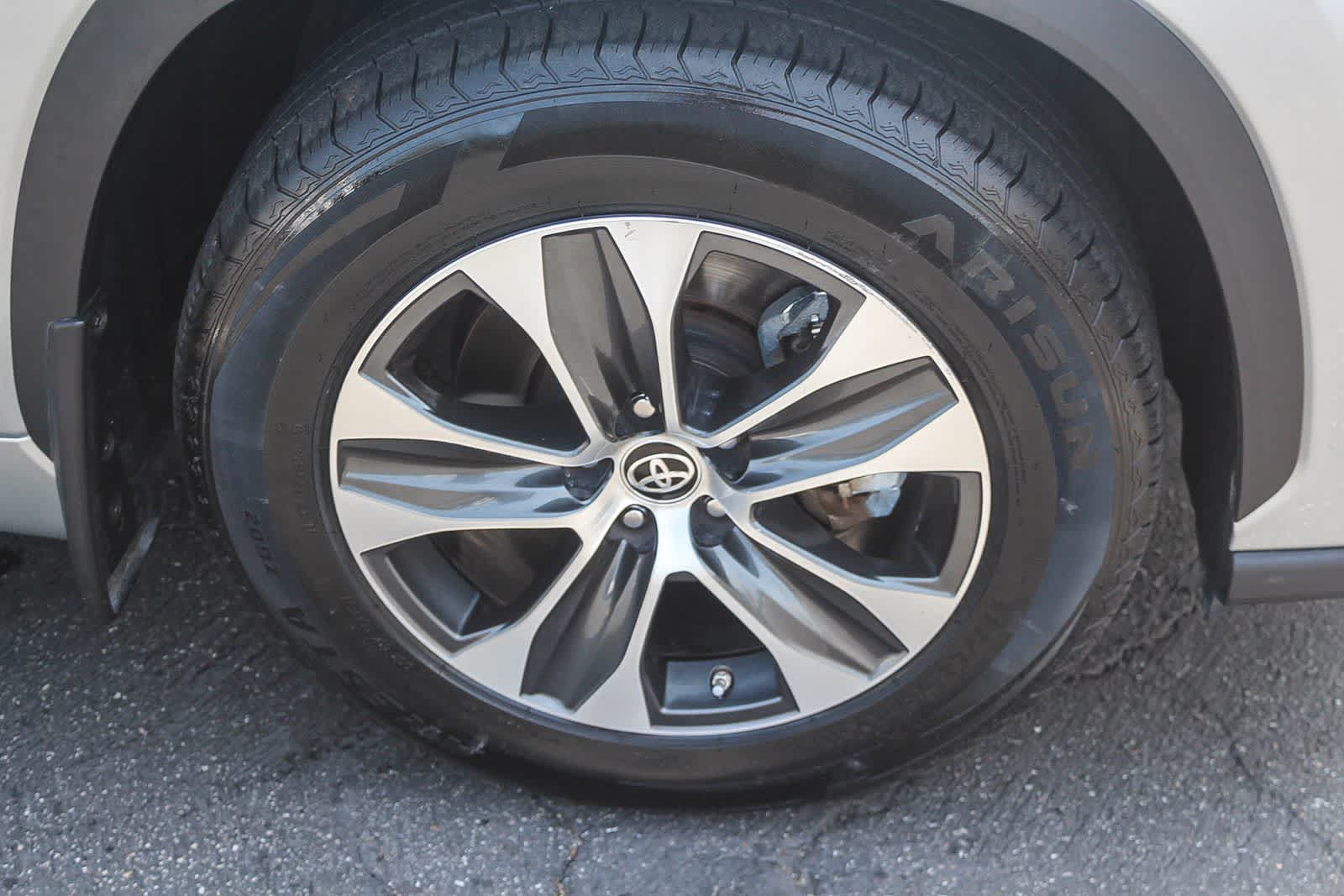 Thumbnail: 2021 Toyota Highlander - 14