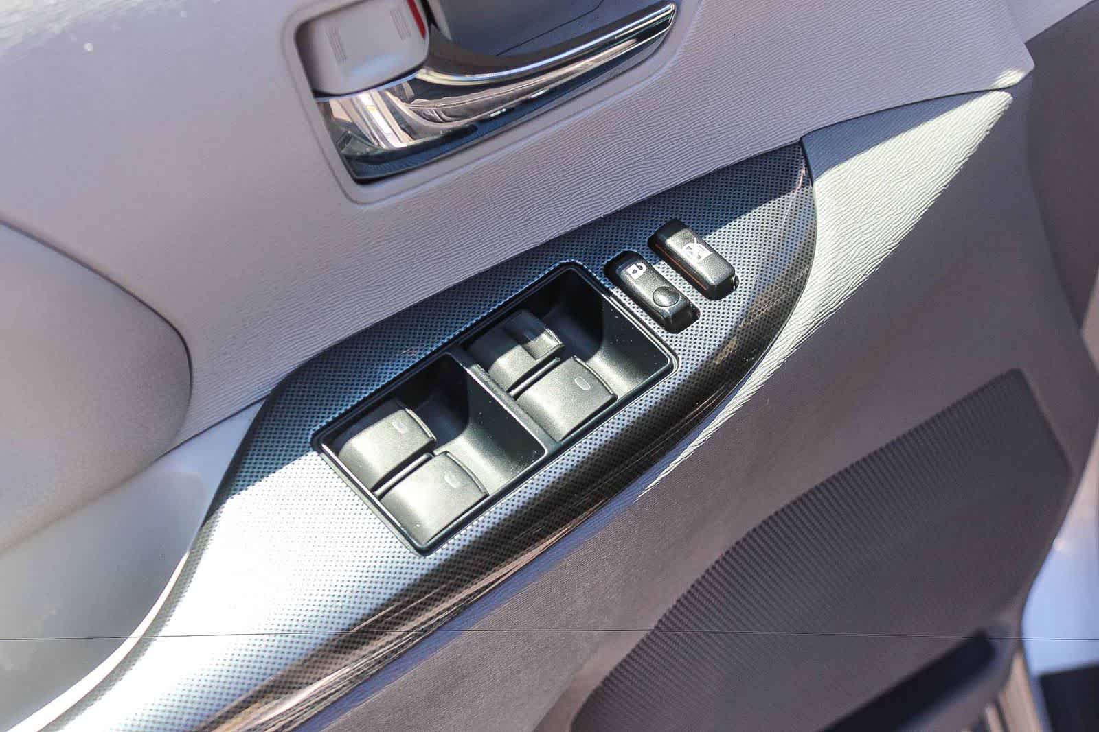 Thumbnail: 2011 Toyota Sienna - 23