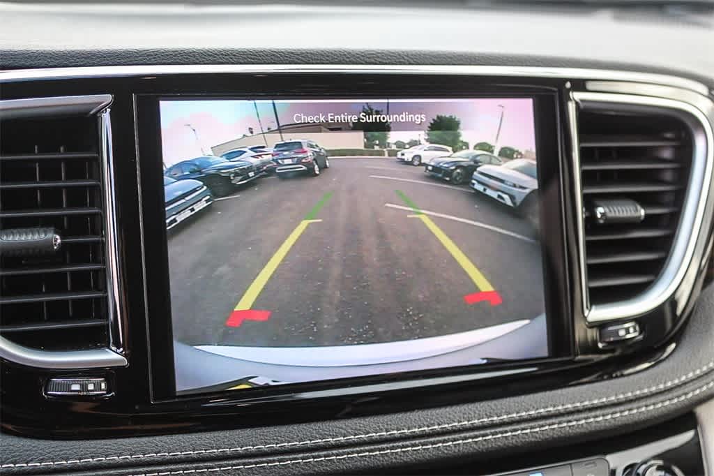 Thumbnail: 2023 Chrysler Pacifica - 23