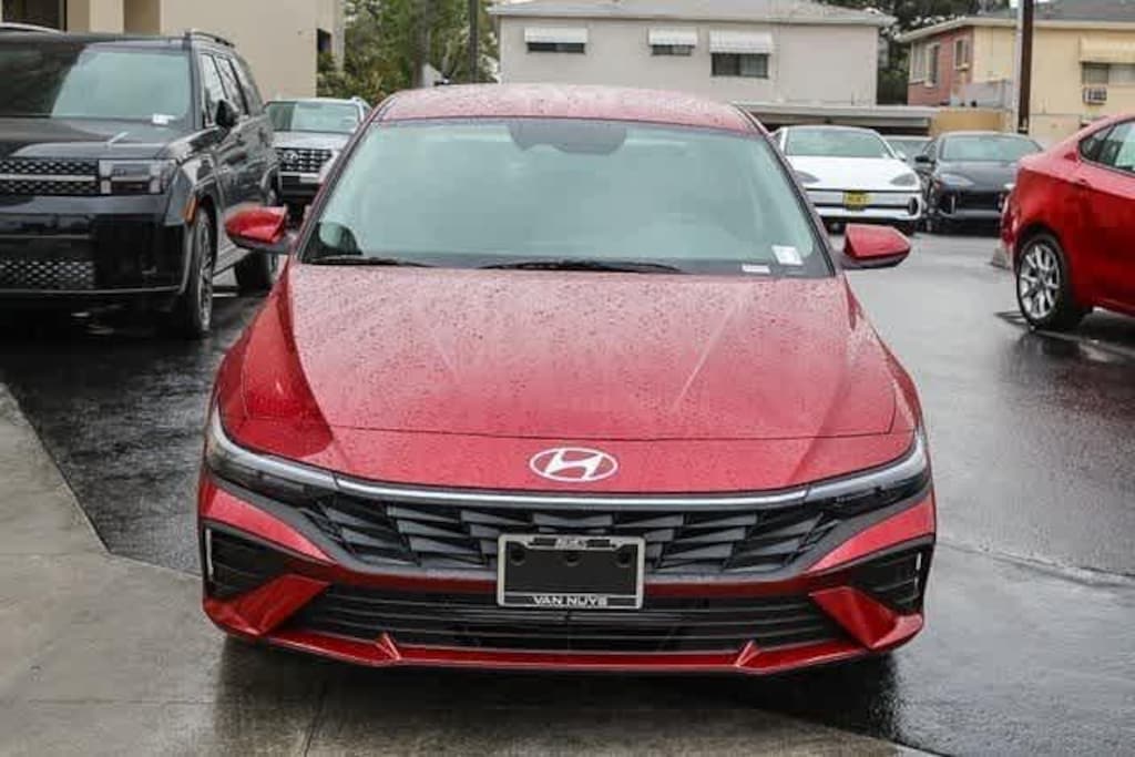 New 2025 Hyundai Elantra SE Sedan