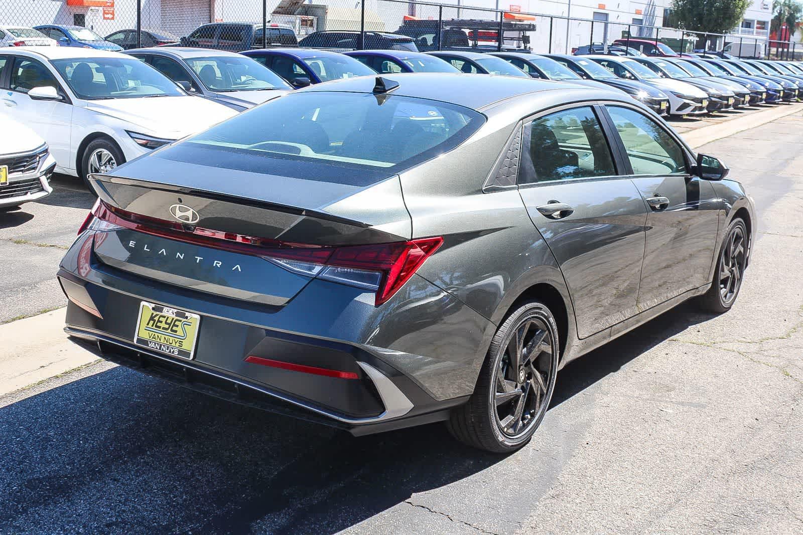 Thumbnail: 2026 Hyundai Elantra - 4