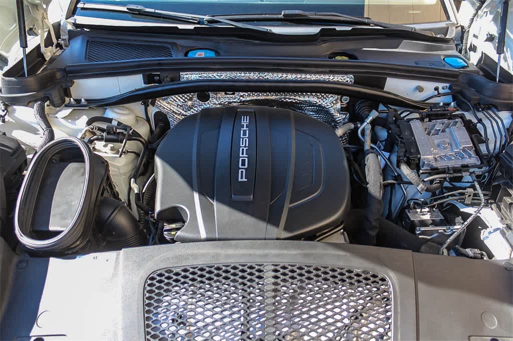 Thumbnail: 2019 Porsche Macan - 32