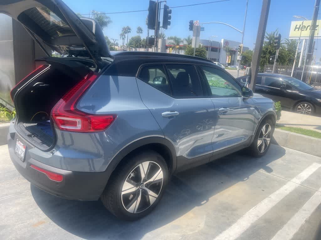 Thumbnail: 2021 Volvo XC40 - 8