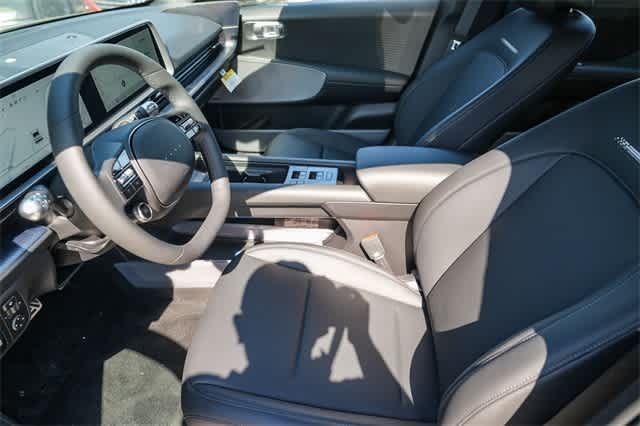 Thumbnail: 2023 Hyundai Ioniq 6 - 18
