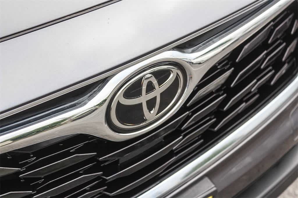 Thumbnail: 2022 Toyota Highlander - 11