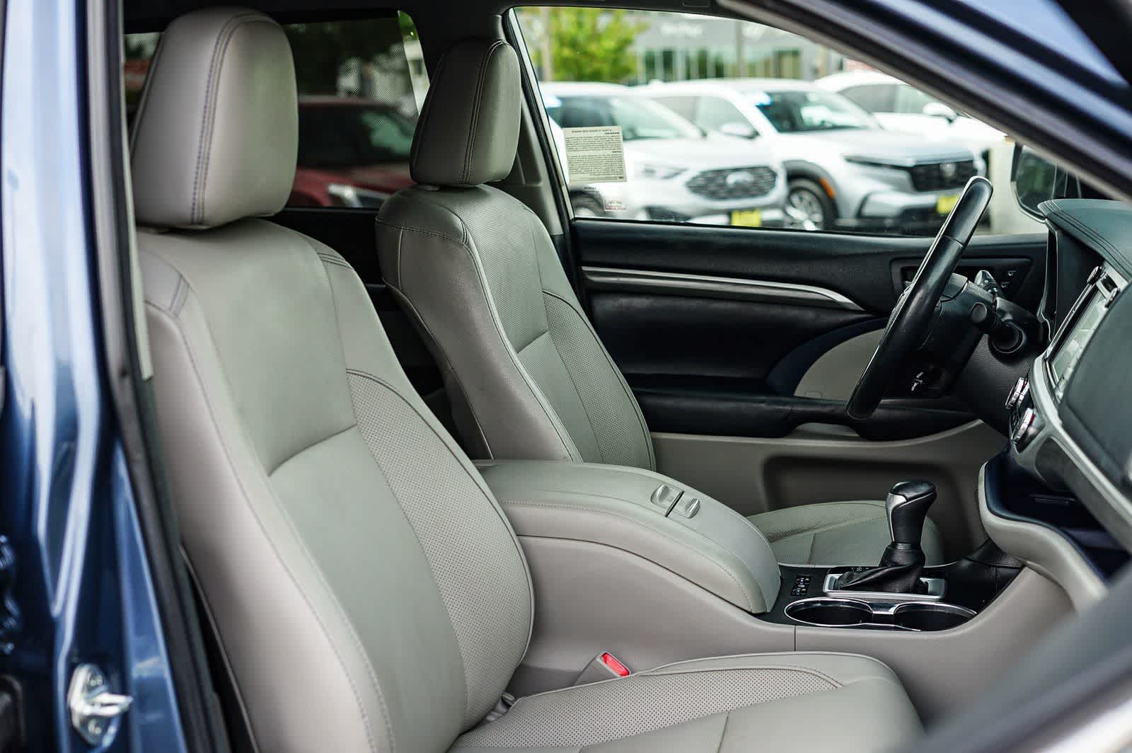 Thumbnail: 2017 Toyota Highlander - 24