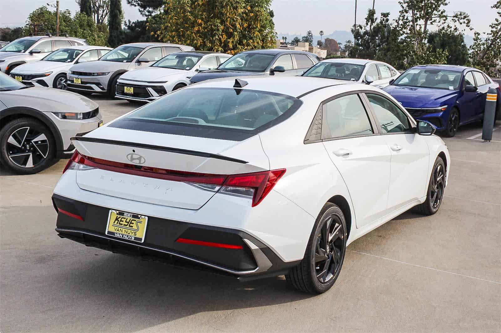 Thumbnail: 2026 Hyundai Elantra - 4