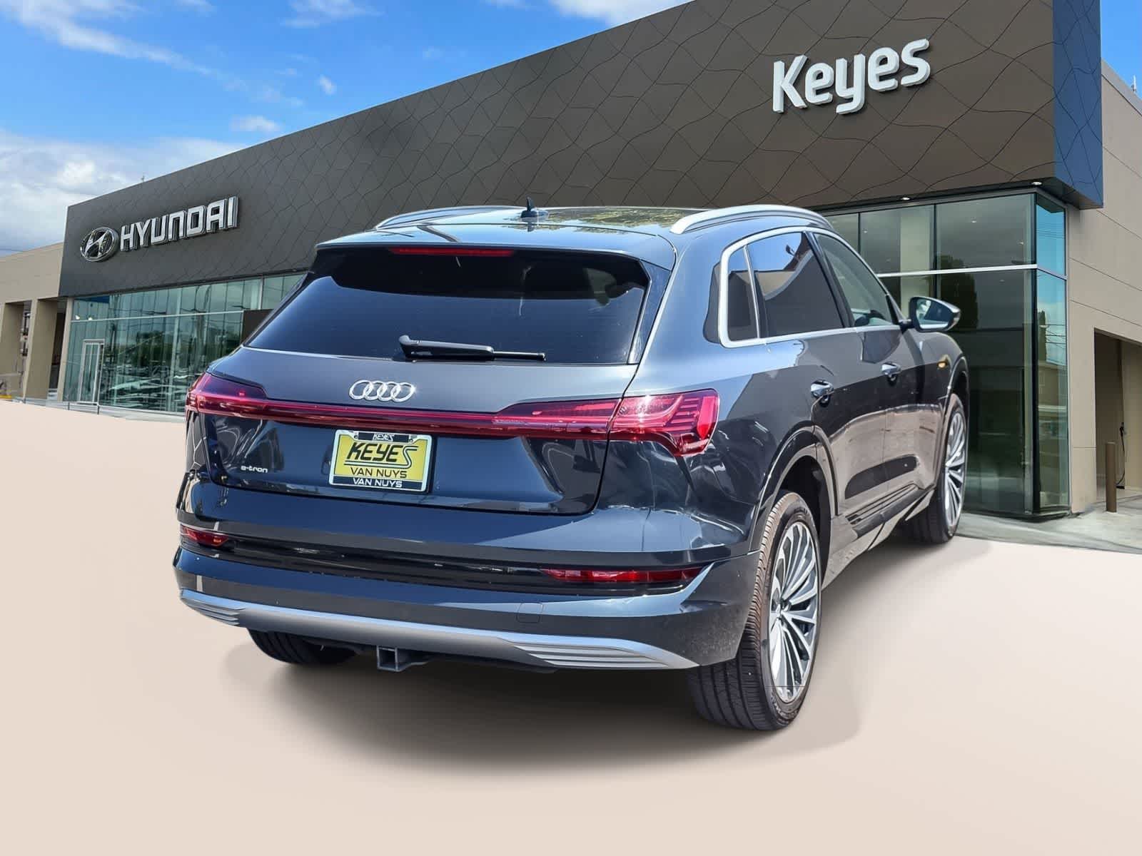 Thumbnail: 2019 Audi e-tron - 4