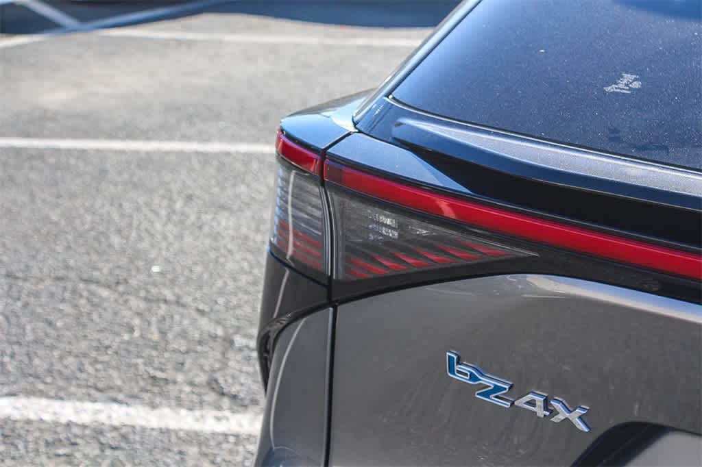 Thumbnail: 2023 Toyota bZ4X - 8