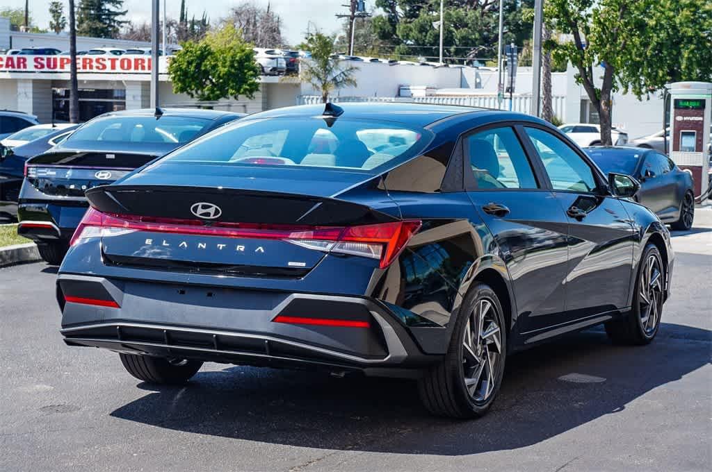 Thumbnail: 2025 Hyundai Elantra - 4
