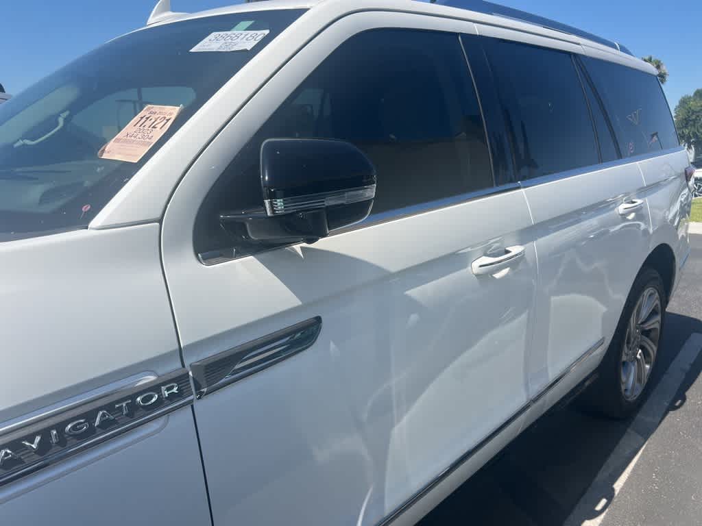 Thumbnail: 2023 Lincoln Navigator - 4