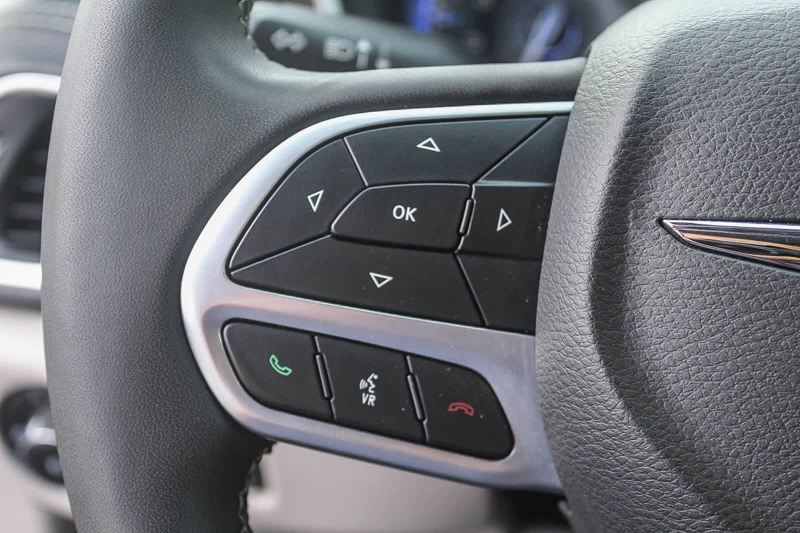 Thumbnail: 2023 Chrysler Pacifica - 33