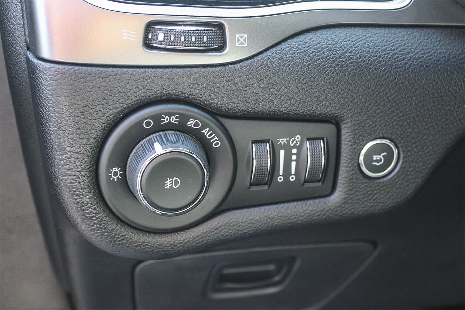 Thumbnail: 2019 Jeep Cherokee - 26