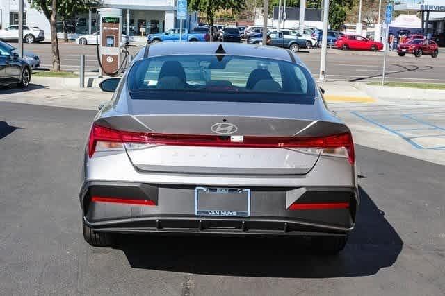 Thumbnail: 2025 Hyundai Elantra - 4