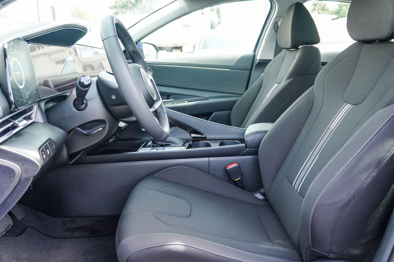 Thumbnail: 2025 Hyundai Elantra - 24