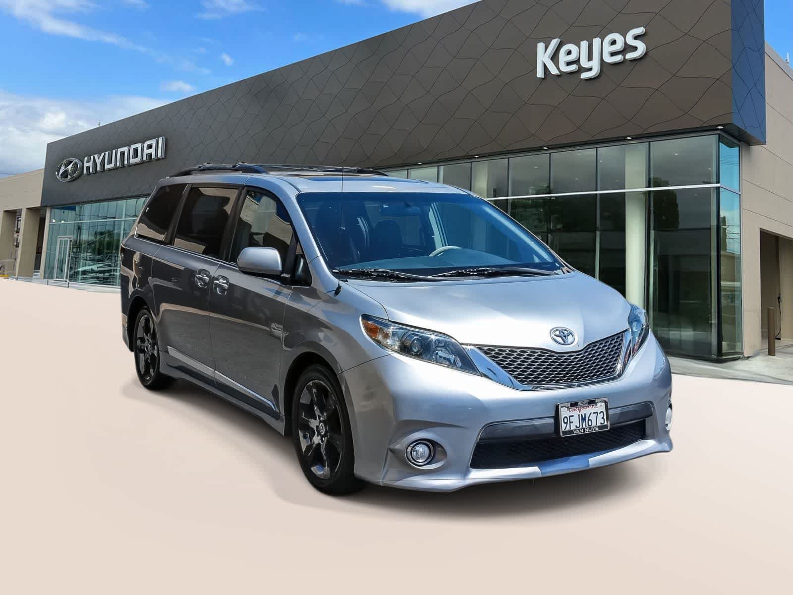 Thumbnail: 2011 Toyota Sienna - 3