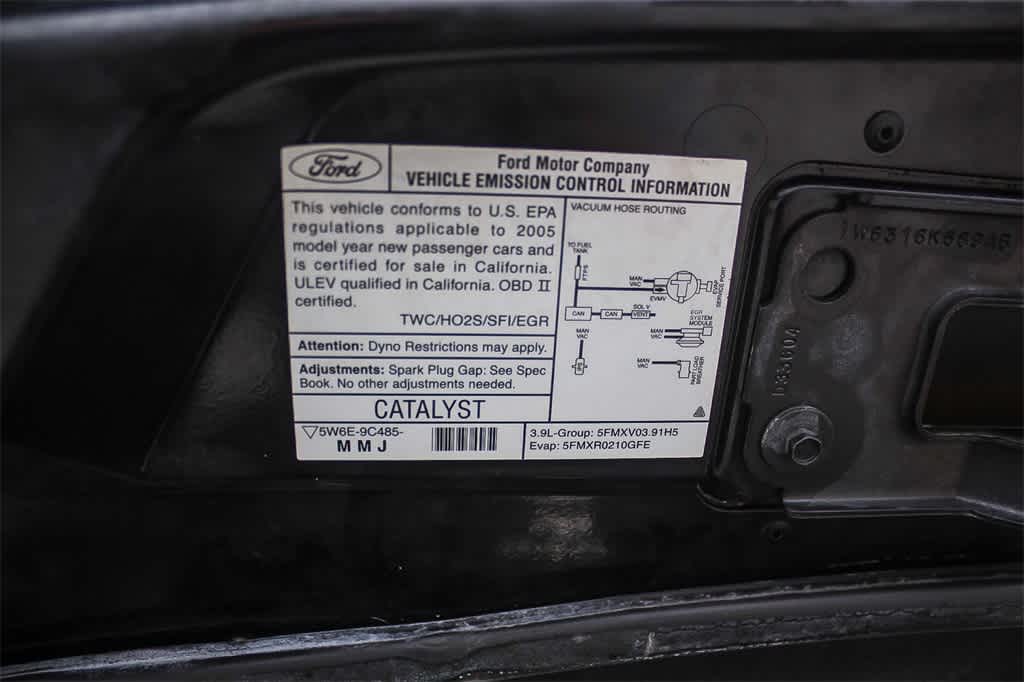 Thumbnail: 2005 Ford Thunderbird - 26