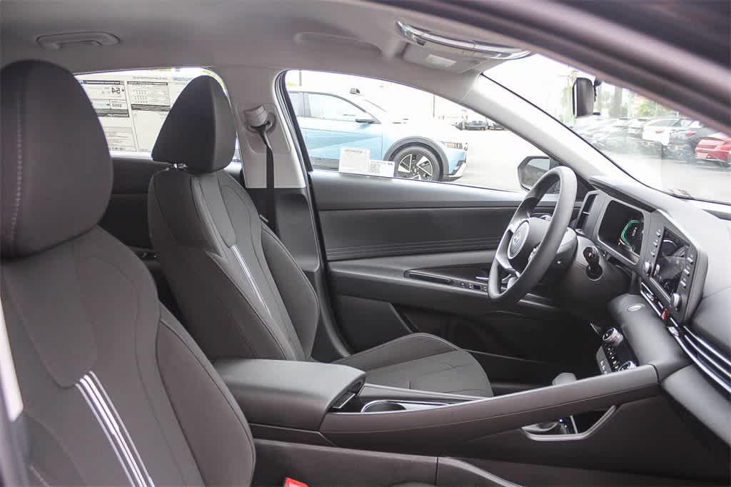 Thumbnail: 2025 Hyundai Elantra - 17
