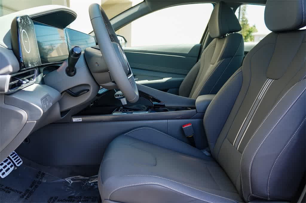 Thumbnail: 2025 Hyundai Elantra - 17