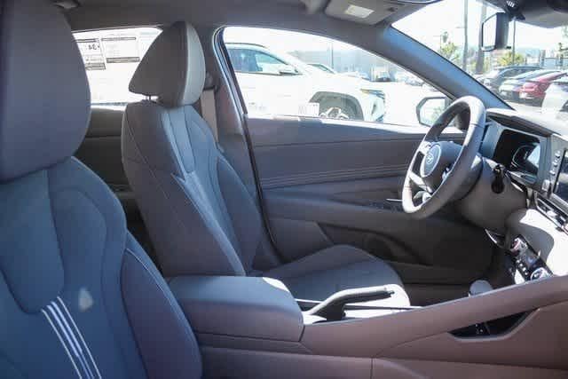 Thumbnail: 2025 Hyundai Elantra - 18
