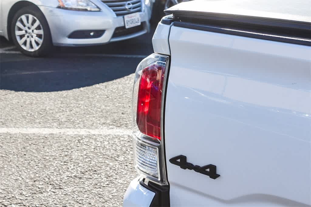 Thumbnail: 2021 Toyota Tacoma - 7