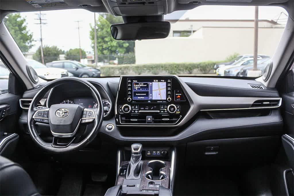 Thumbnail: 2022 Toyota Highlander - 12