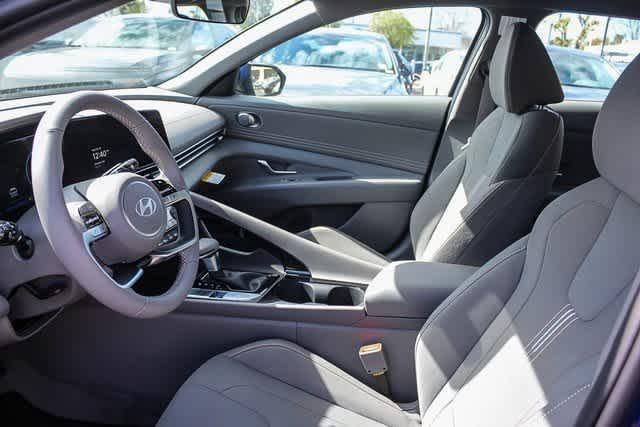 Thumbnail: 2025 Hyundai Elantra - 17