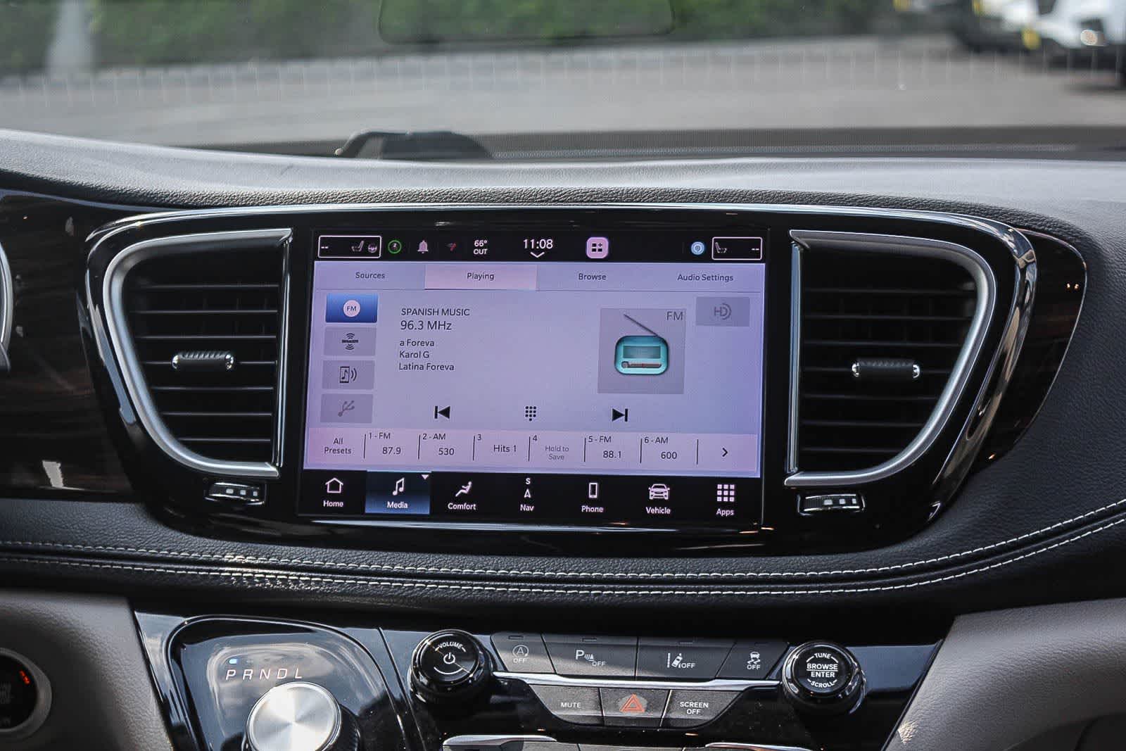 Thumbnail: 2023 Chrysler Pacifica - 21